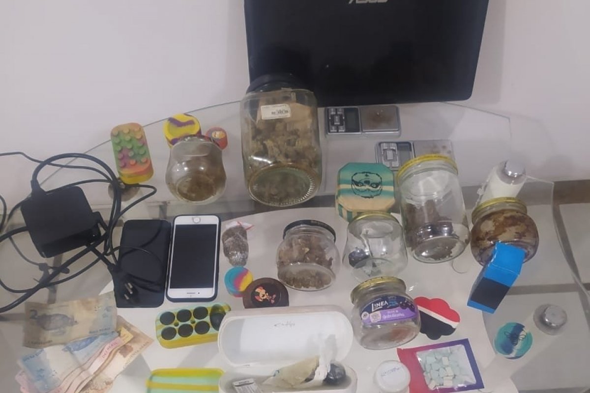 Equipes das Rondesps prendem trio com ecstasy no bairro do Stiep, em Salvador