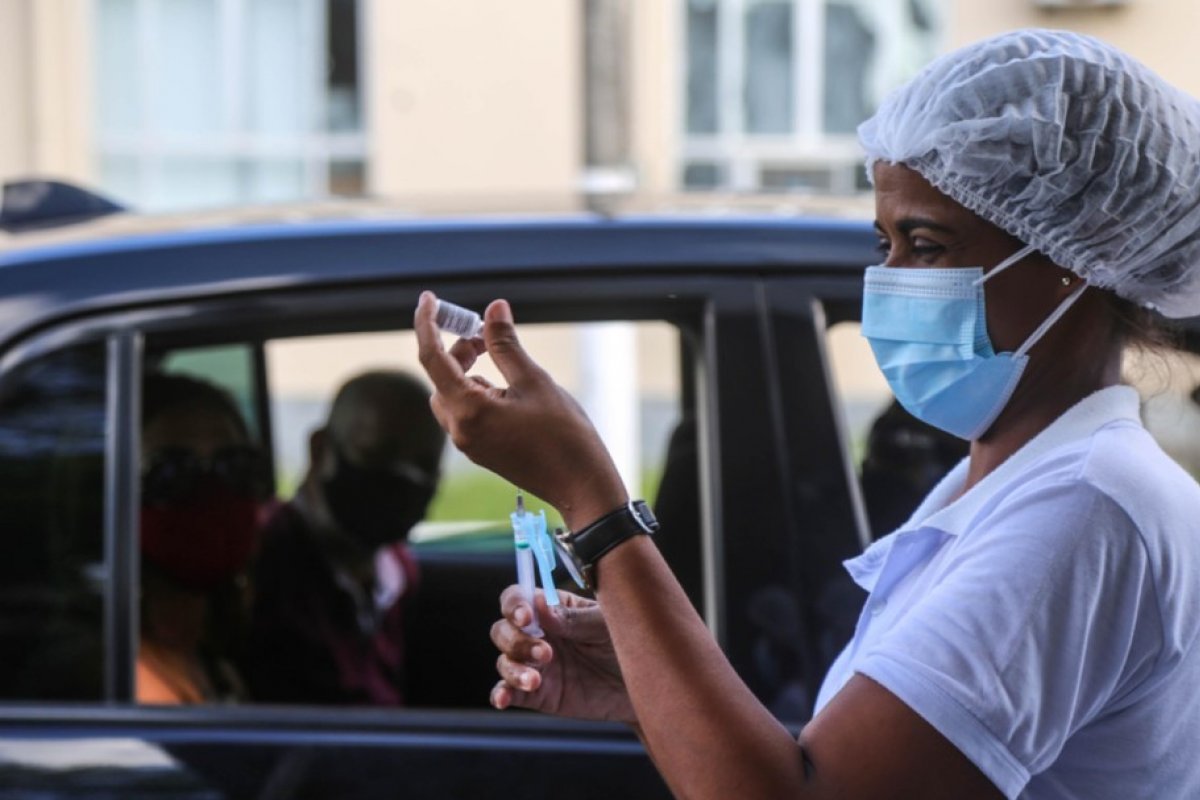 Estação da Lapa tem aplicação da primeira dose contra a Covid-19 nesta sexta (12)
