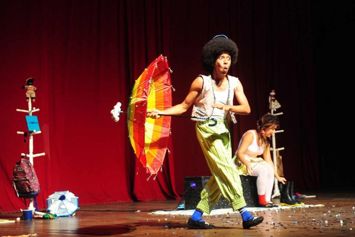 Espetáculo infantil “Raul, Lira e o Incrível Livro da Capa Azul” entra em cartaz em Salvador