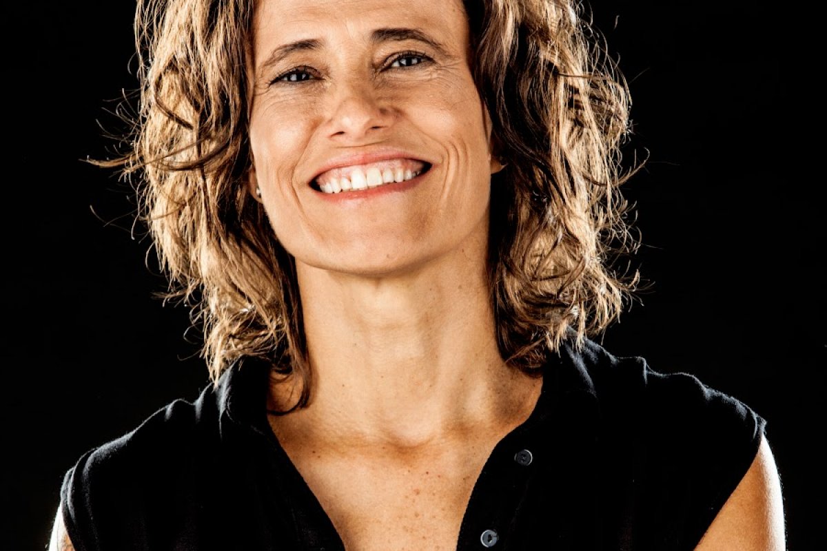 Zélia Duncan comemora 40 anos de carreira com transmissão ao vivo do show "Pelespírito"