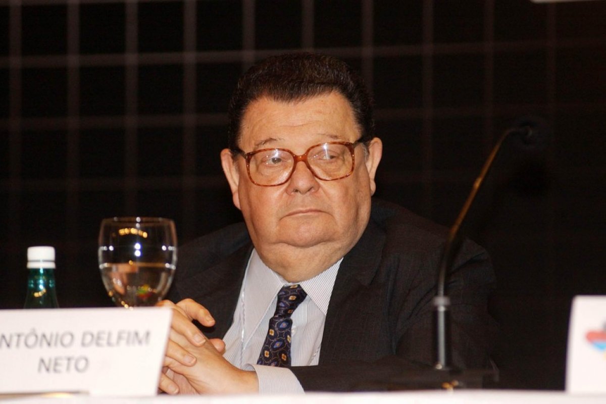 'Vai assumir um país destroçado', diz Delfim sobre possível vitória de Lula em 2022