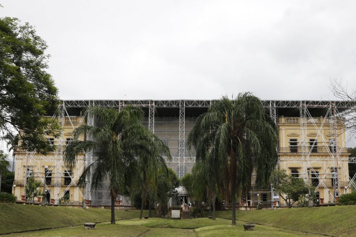 Museu Nacional inicia restauração das fachadas e telhados