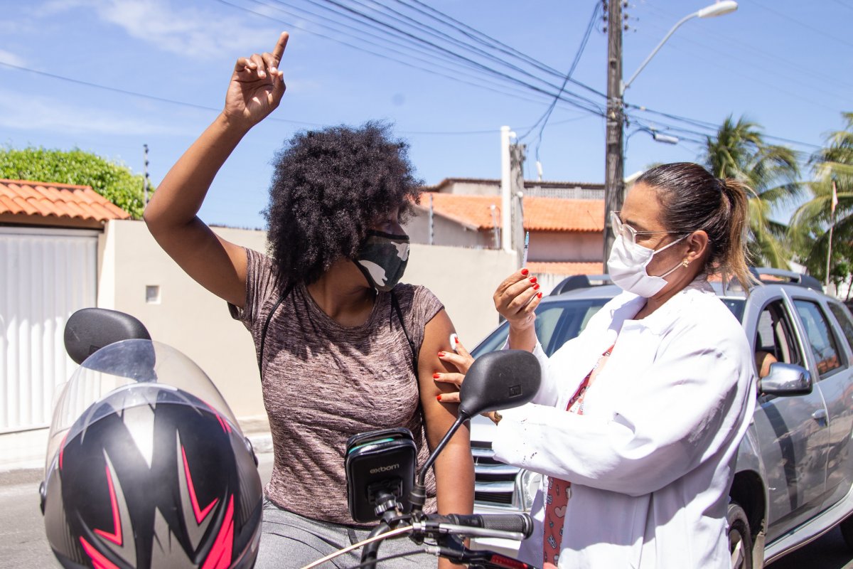 Covid-19: mais 38,1 mil pessoas são vacinadas com primeira dose na Bahia