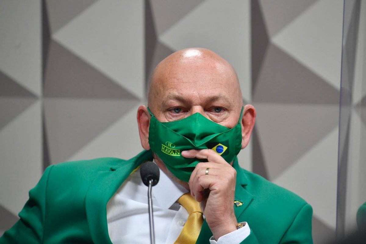 Luciano Hang entra com ação na Justiça contra Felipe Neto