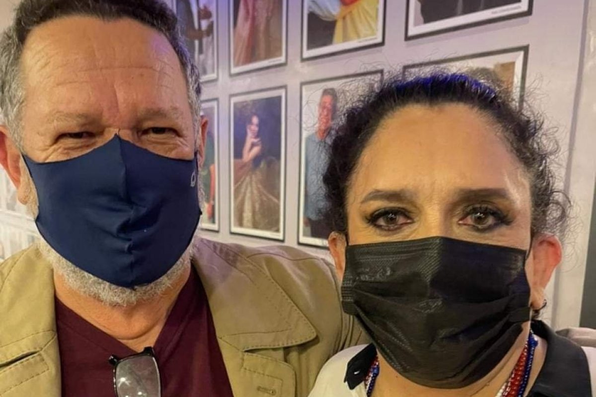 Chef Rafael Sessenta comemora aniversário em show de Gal Costa