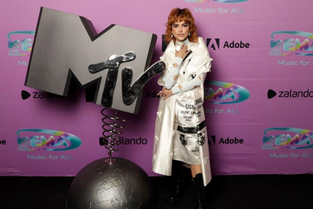 Manu Gavassi vence premiação do MTV de melhor artista brasileira do ano