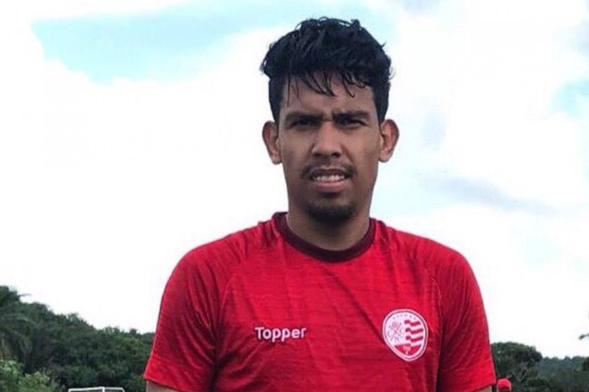 Vitória acerta a contratação de lateral ex-Água Santa