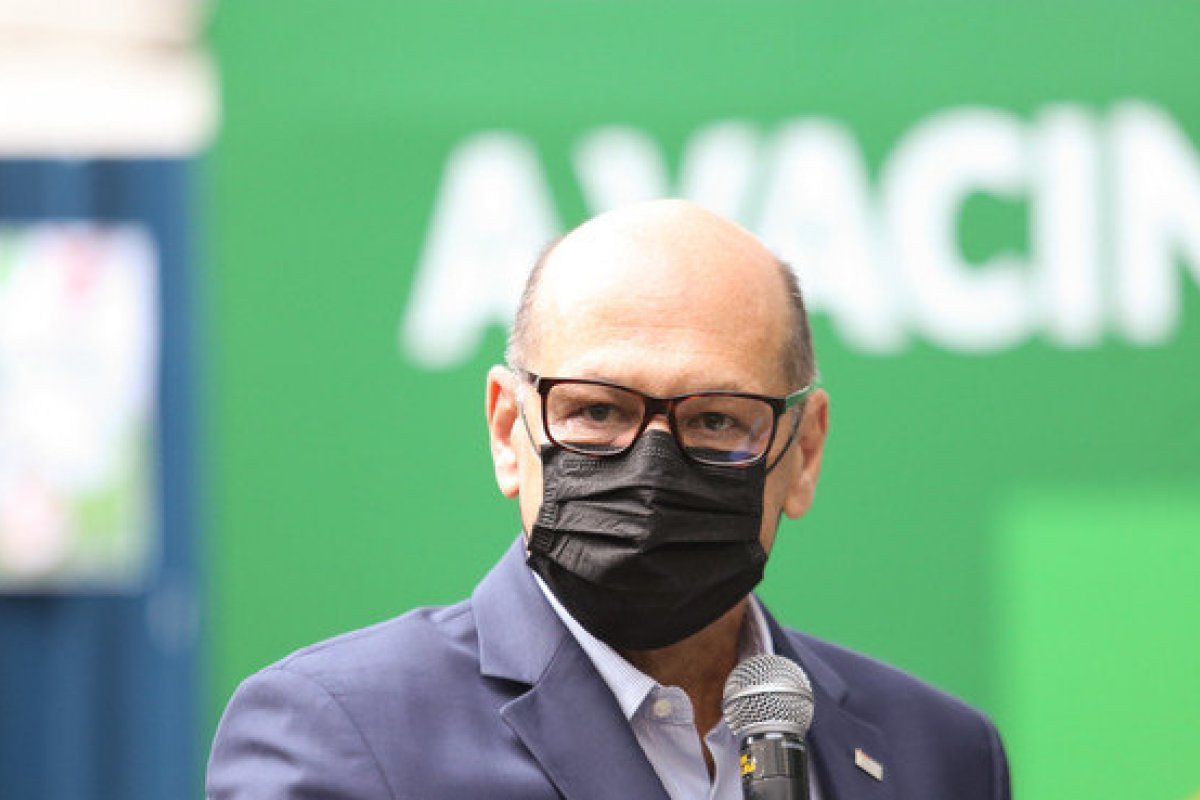 Butantan não vai deixar de produzir a CoronaVac, afirma Dimas Covas