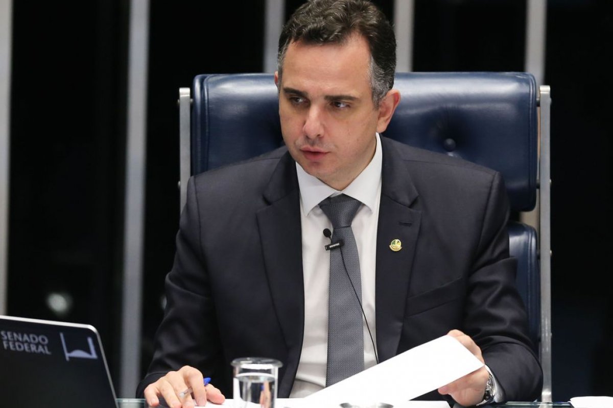 "É obrigação atualizar o valor do benefício, o governo não faz favor nenhum com isso", diz Rodrigo Pacheco em referência ao Auxílio Brasil