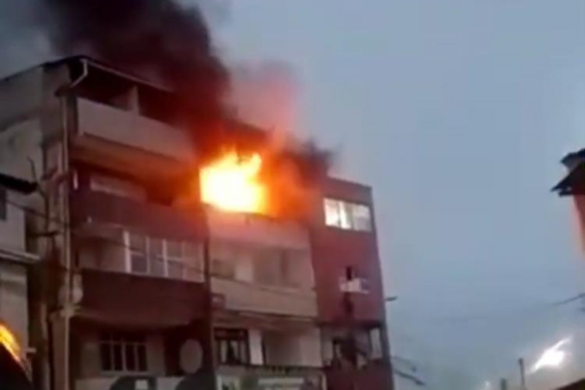 Prédio pega fogo no final de linha do Nordeste de Amaralina