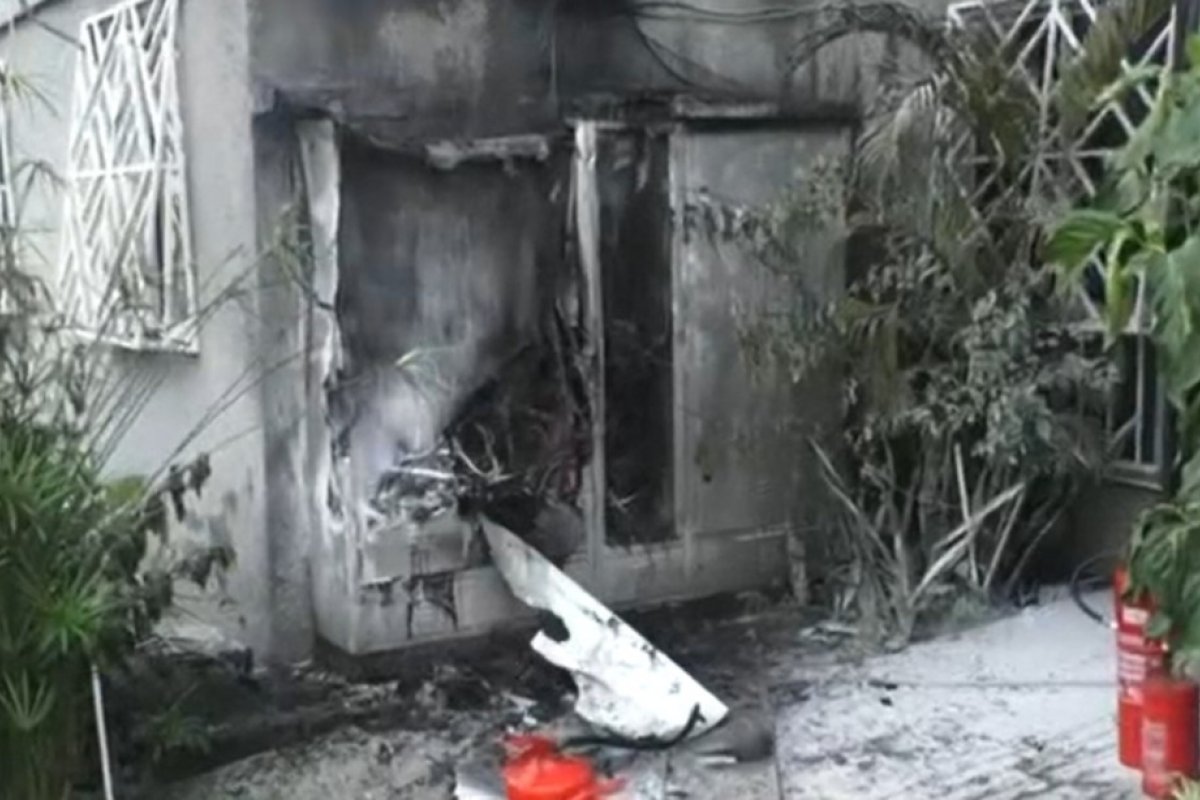 Incêndio atinge imóvel no bairro Jardim das Margaridas, em Salvador