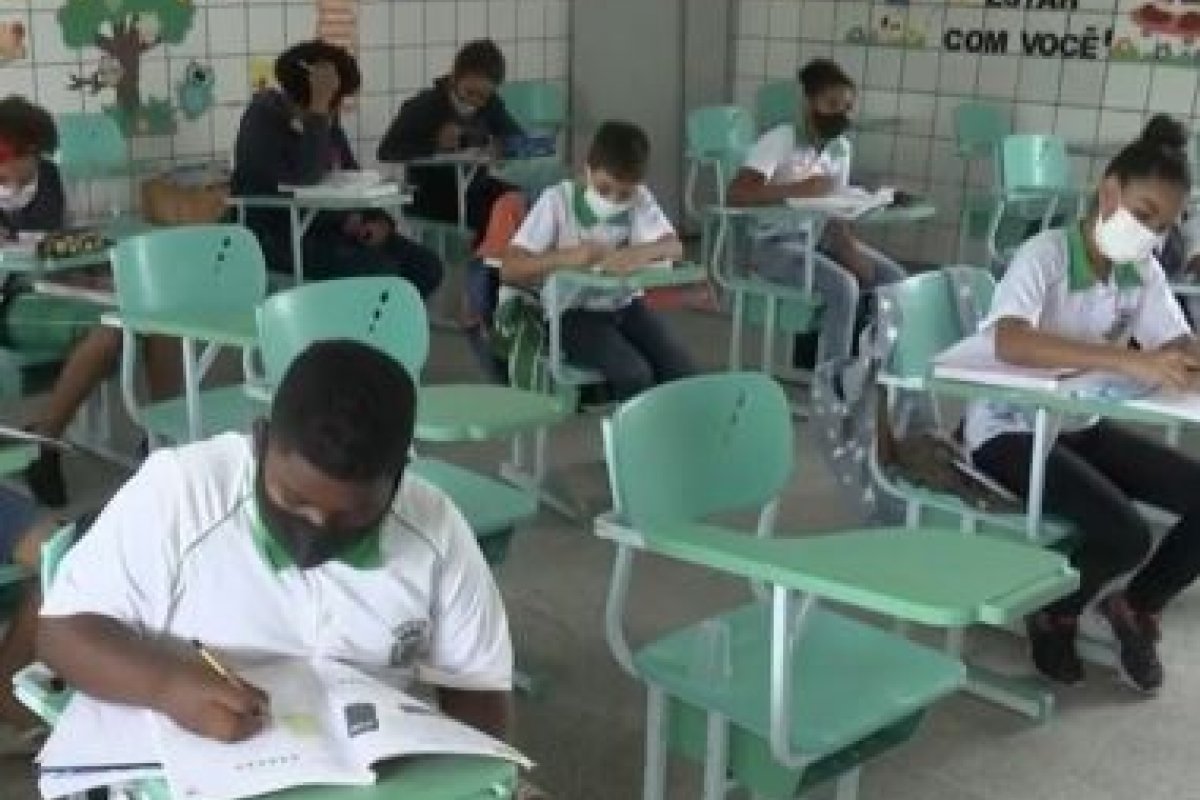 Escolas de Feira de Santana retomam aulas 100% presenciais após mais de 1 ano