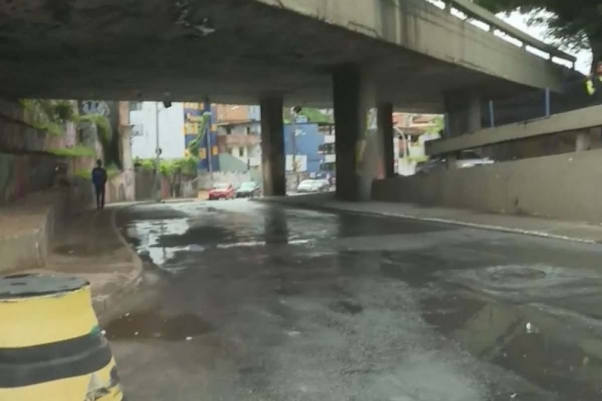 Mulher é morta com tiro no rosto na Estação da Lapa, em Salvador