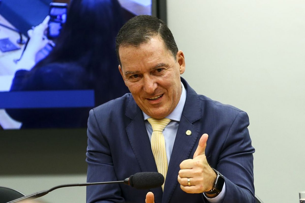 Relator de PL para militares propõe estender a policiais e bombeiros regras das Forças Armadas