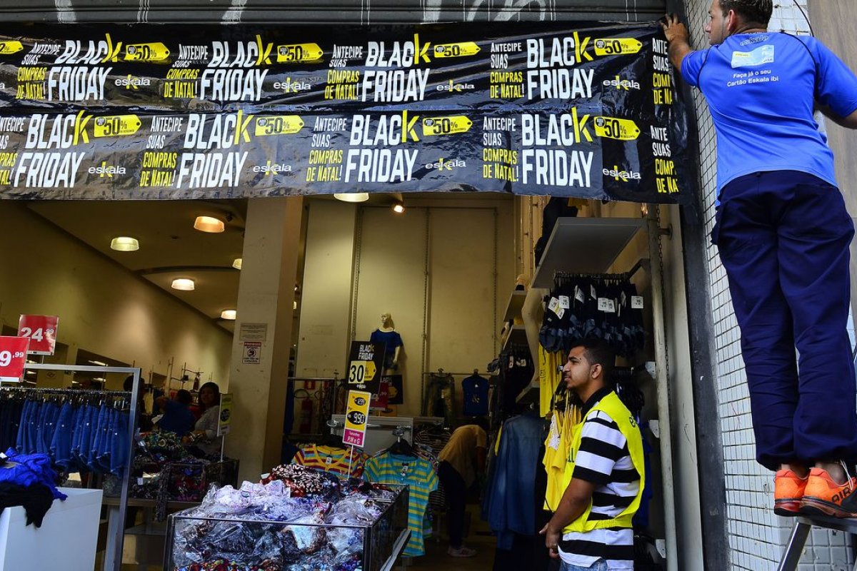 Vendas na Black Friday deste ano devem ter recuo de 6,5% em relação ao ano passado, diz CNC