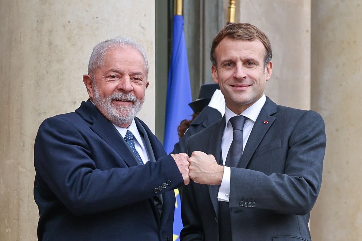Em encontro com Macron, Lula pede diálogo entre líderes mundiais para enfrentar desafios