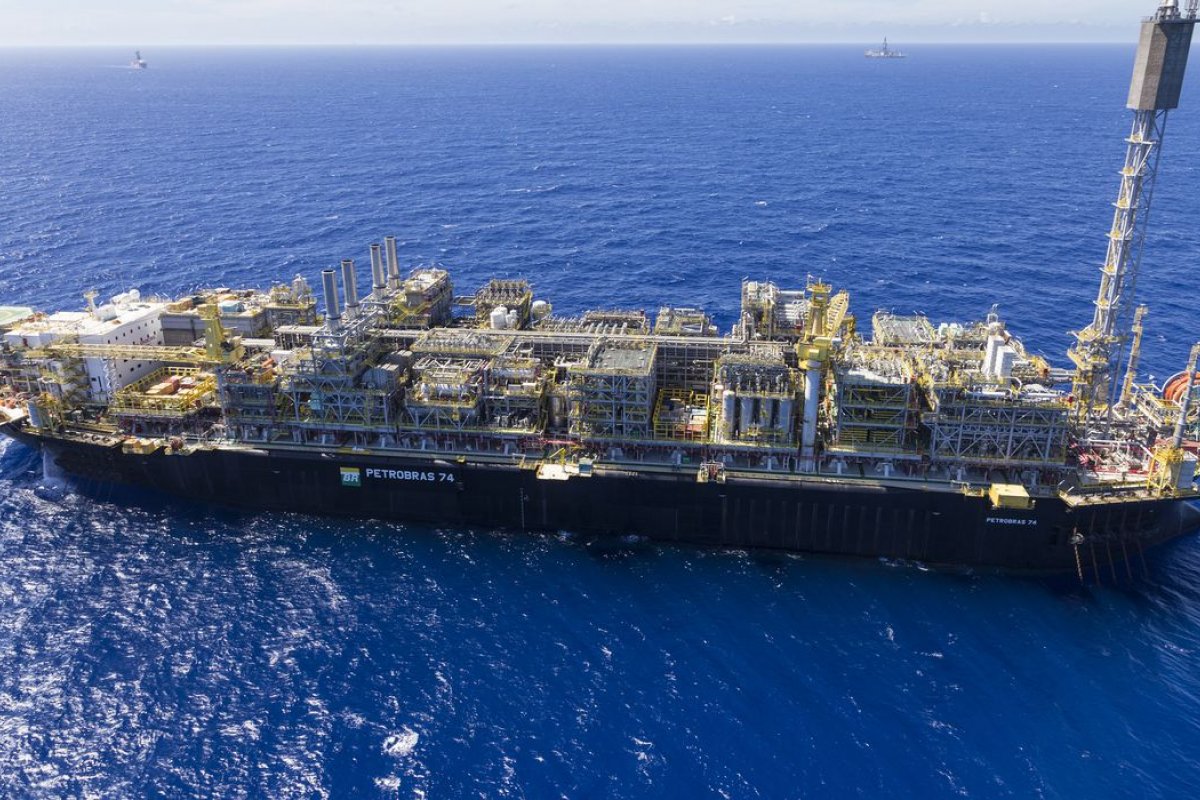 Produção de petróleo brasileiro registra menos 100 mil barris ao dia que em outubro de 2020