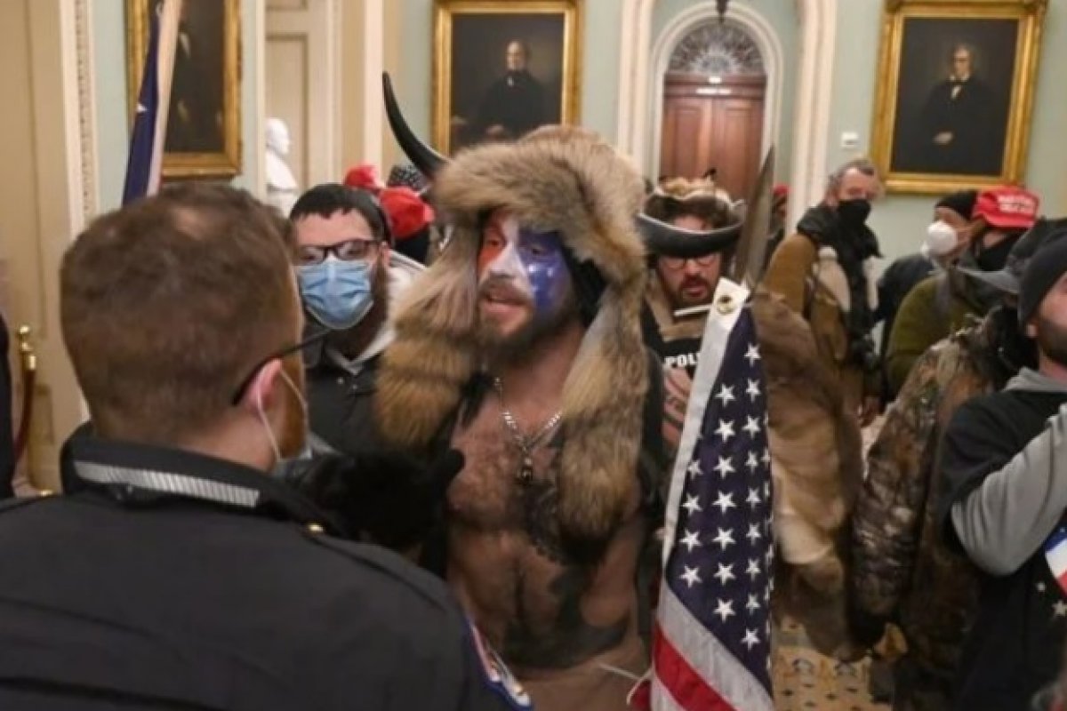 Invasor do Capitólio é condenado a 41 meses de prisão