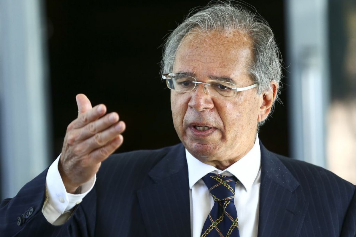 'Não faço previsões, zombo delas', diz Paulo Guedes ao admitir inflação maior do que o esperado para 2022