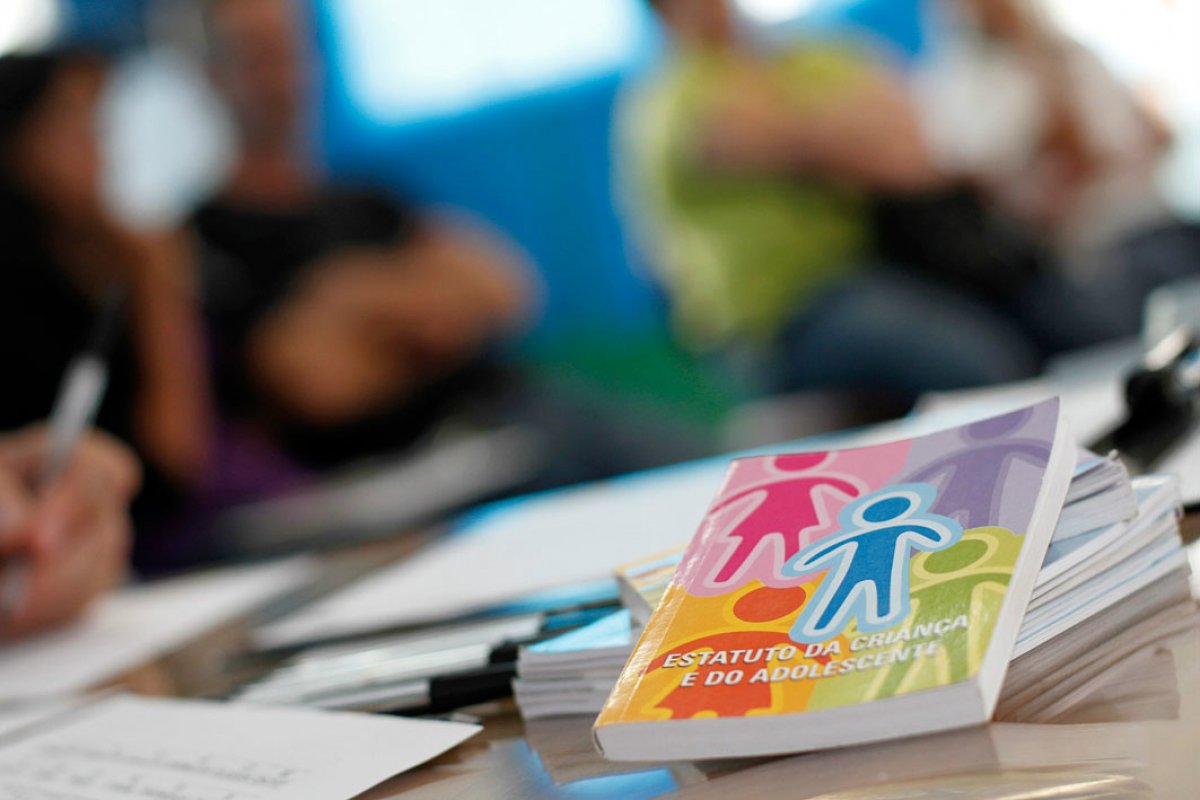 Na defesa de crianças e adolescentes