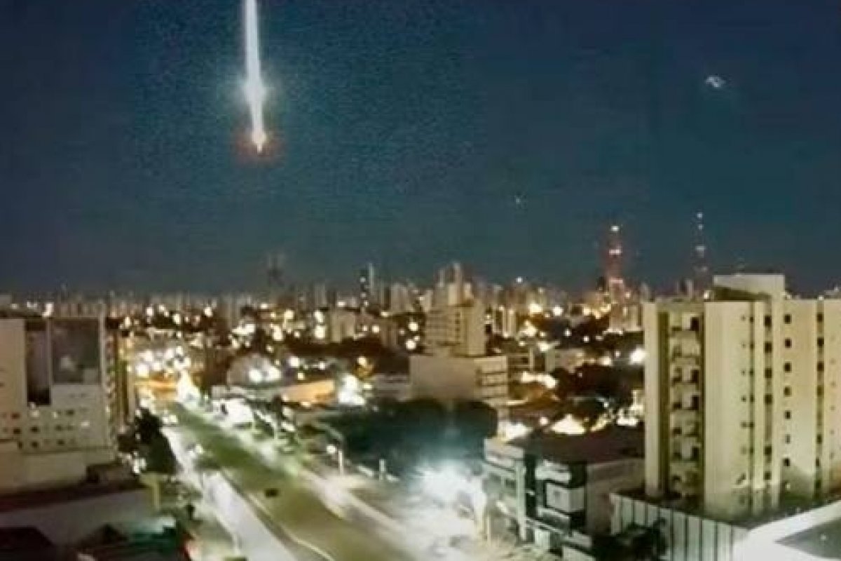 Brasil registra uma das passagens mais longas de meteoro no céu do país