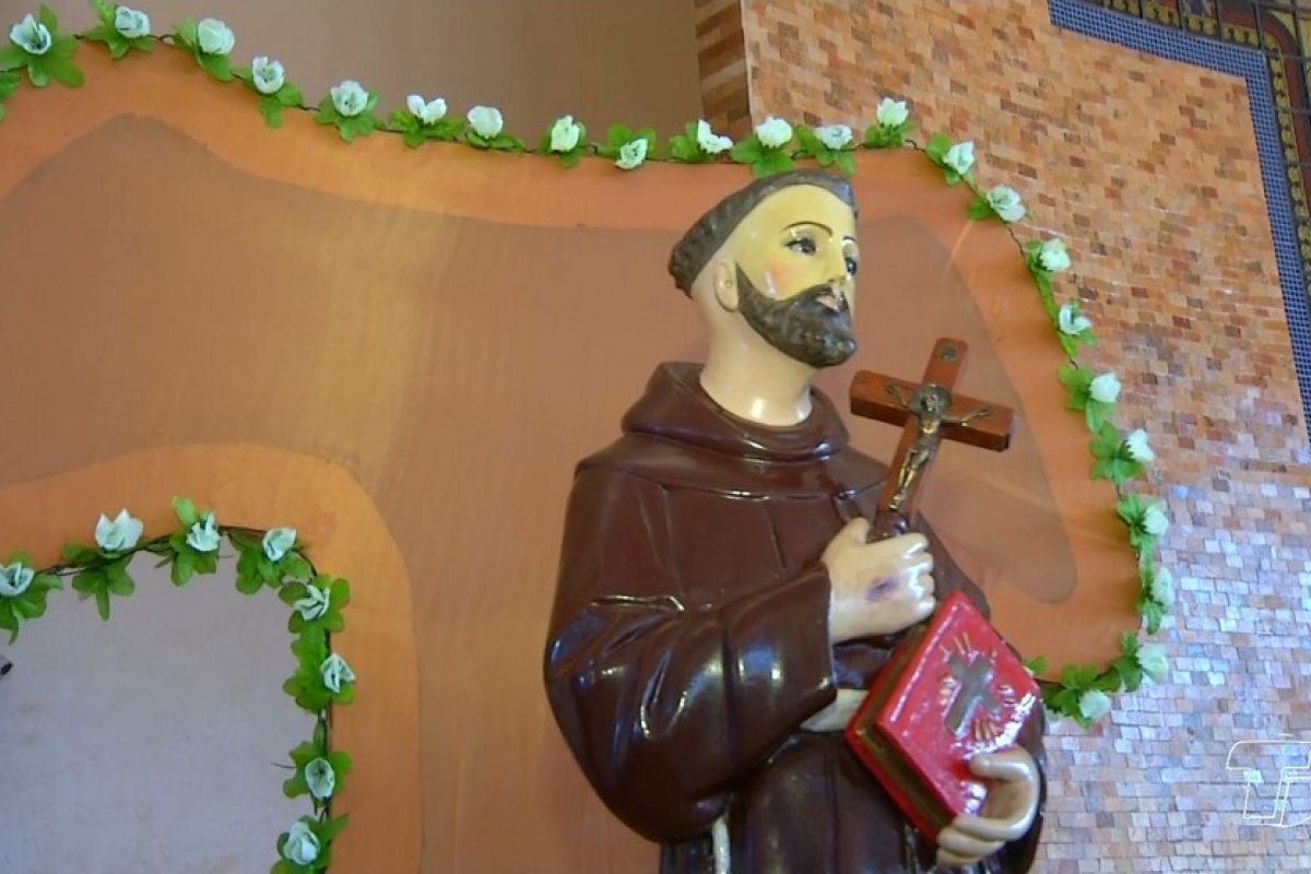 Fiéis se preparam para celebrar São Francisco de Assis, santo protetor dos animais