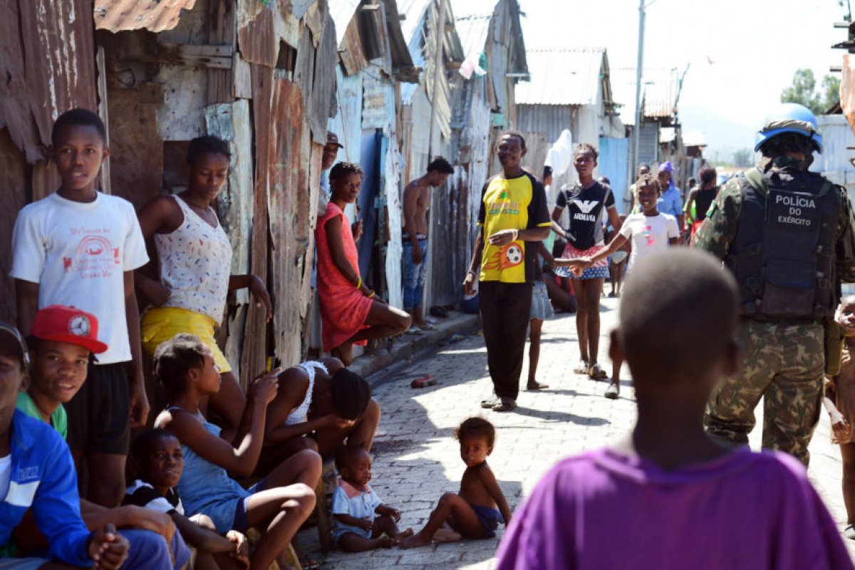 Imigrantes do Haiti e da América Central se reúnem para ir à fronteira dos EUA