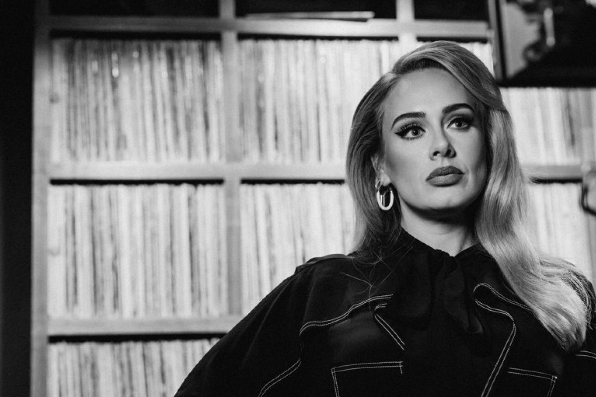 Com produções intimistas, Adele lança álbum ’30’