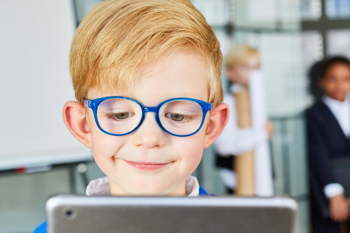 Número de casos de miopia pode atingir 50% da população mundial até 2050, alerta OMS