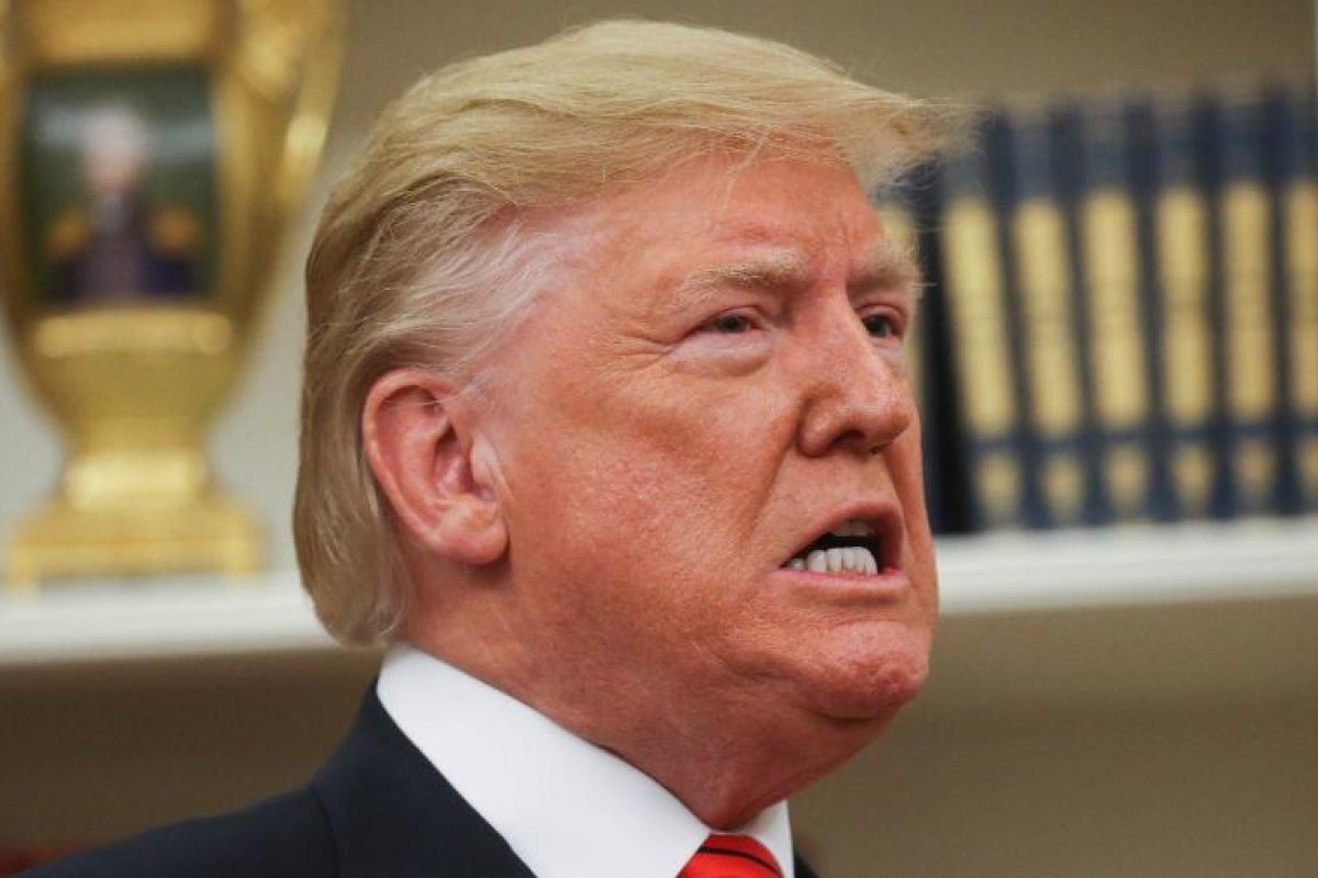 Com risco de impeachment, Trump ataca com ameaças aos democratas