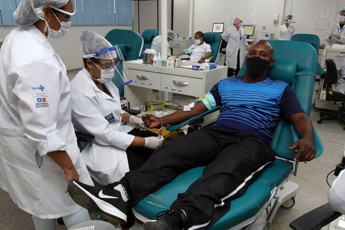 Hemoba promove atividades em comemoração ao Dia Nacional do Doador Voluntário de Sangue 