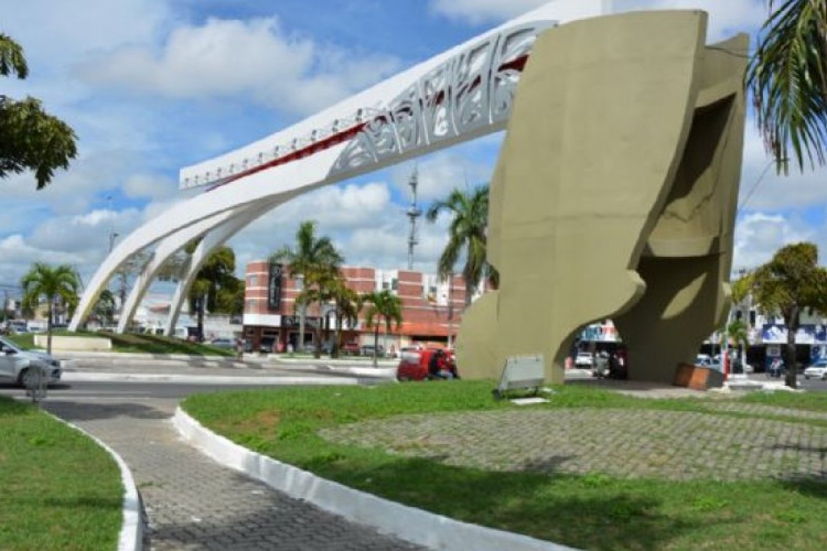 Comerciante é morta dentro de casa em Feira de Santana, na Bahia