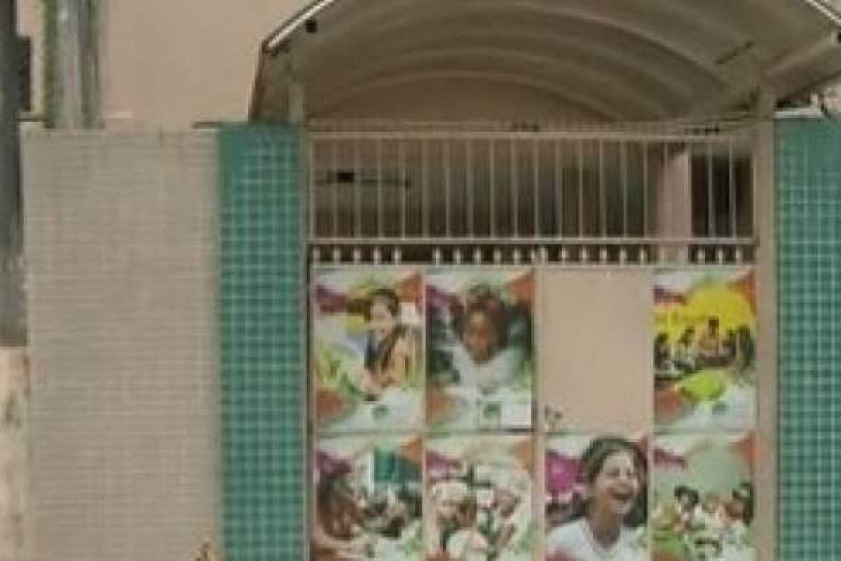 Professora é afastada de turma após indicar livro sobre histórias de mulheres negras, em colégio particular em Salvador