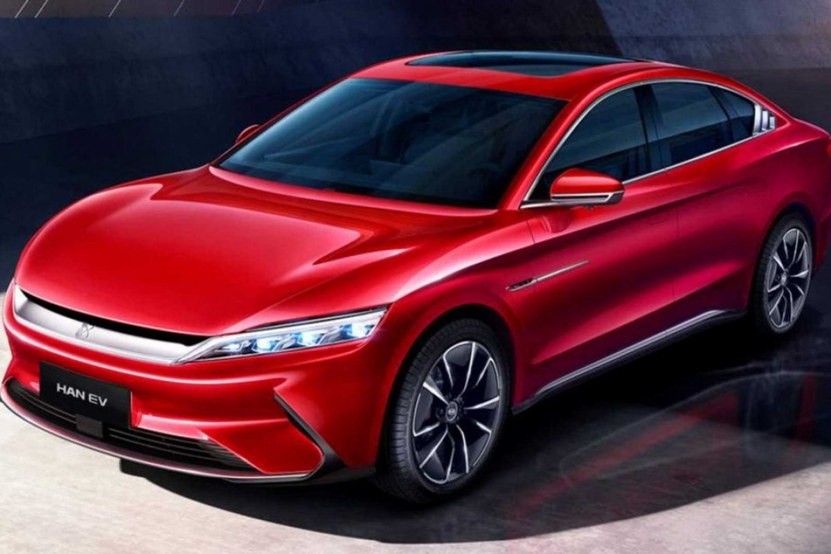 Concorrente da Tesla inicia operações na América Latina com sedã elétrico