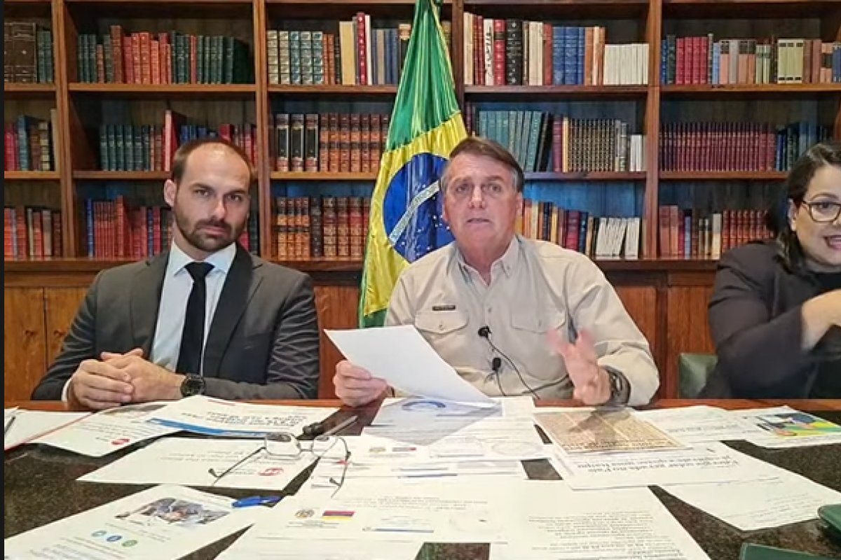 "Criticar virou um tabu", afirma Bolsonaro ao questionar eficácia de vacinas contra a Covid-19