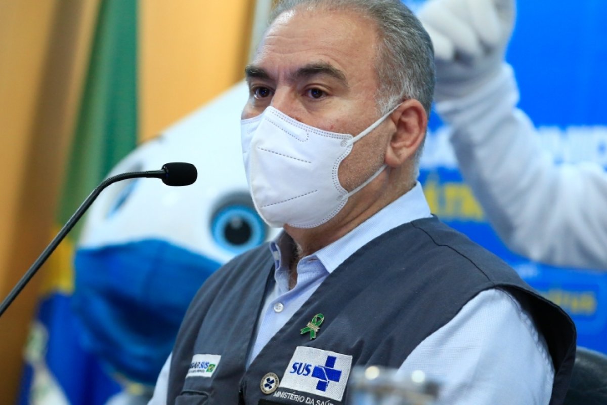 Marcelo Queiroga não descarta cobrança de vacinação para estrangeiros