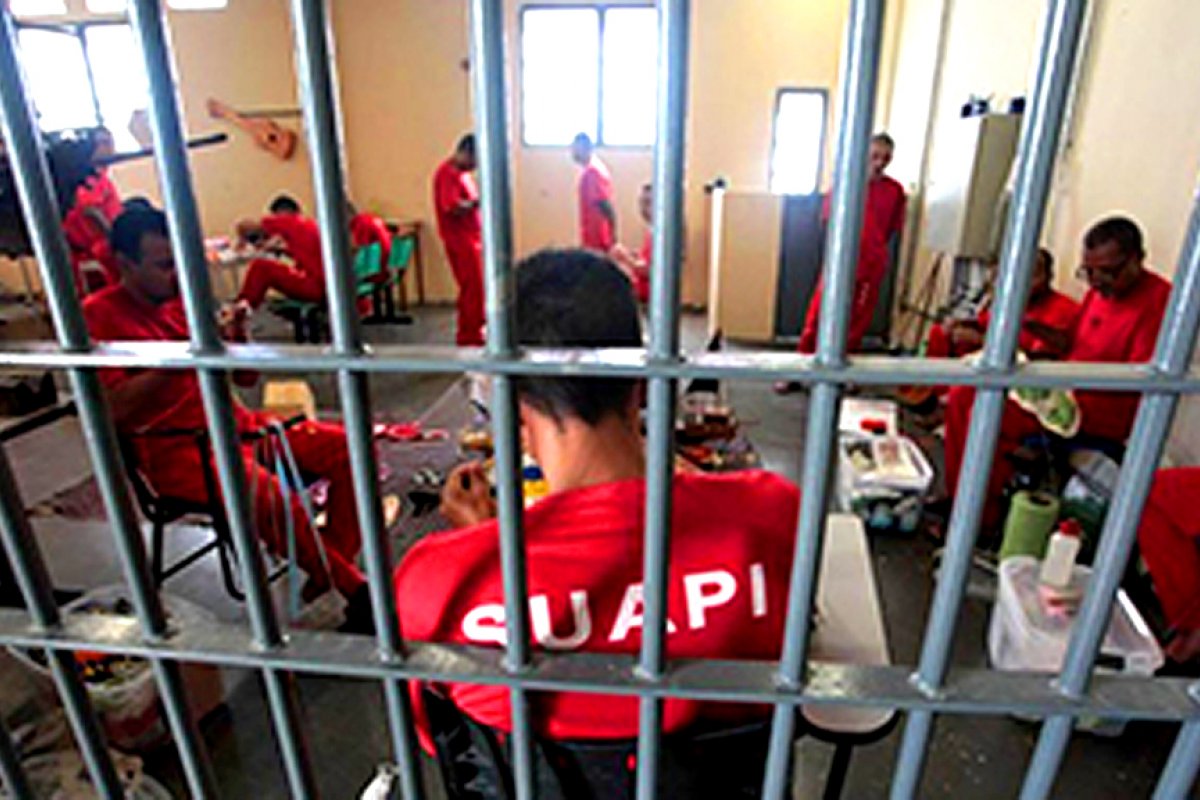 Gilmar Mendes determina que detentos de presídio em Serrinha tenham banho de sol diário