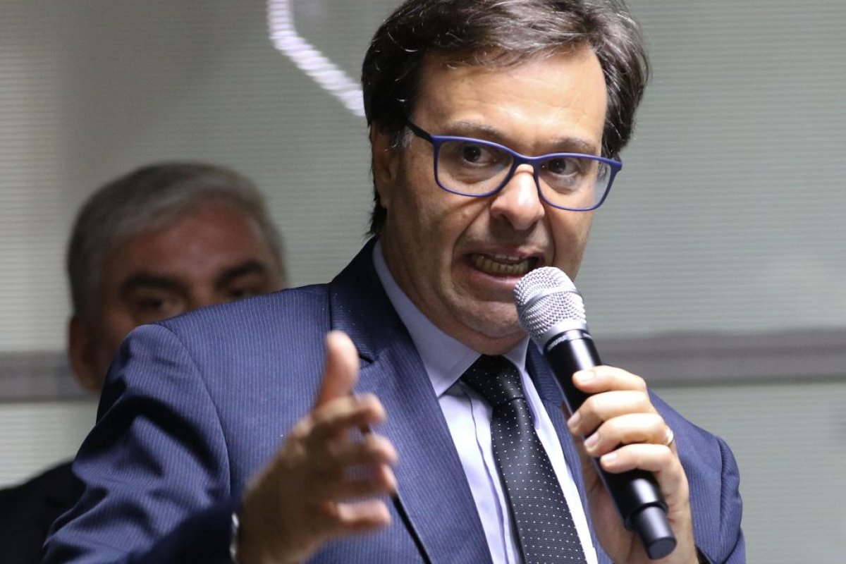 Ministro do Turismo chama Lula de "cabra safado, ex-presidiário e cachaceiro" em publicação no Twitter