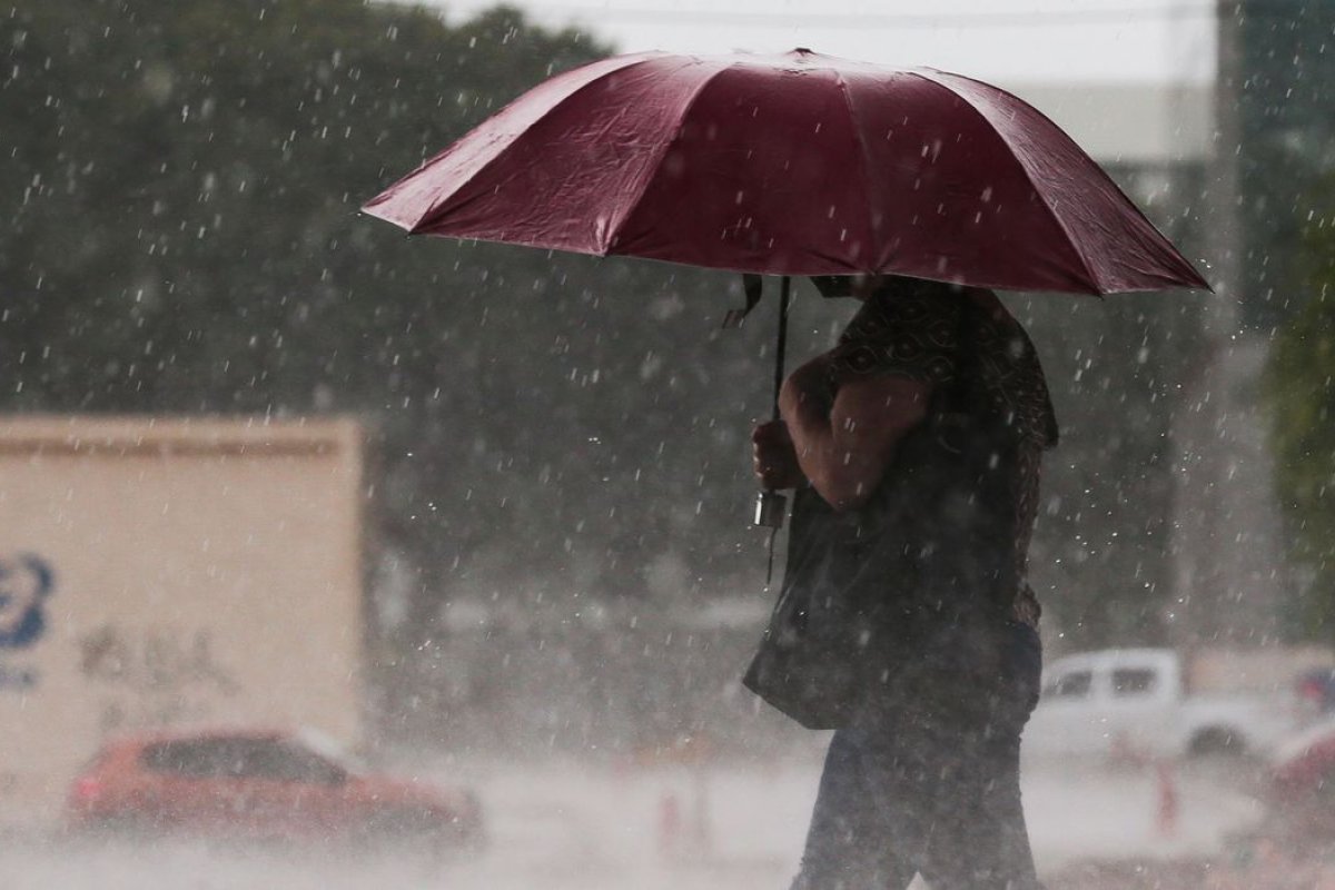 Verão deverá ser de chuva irregular em vários estados do Brasil, diz Inmet