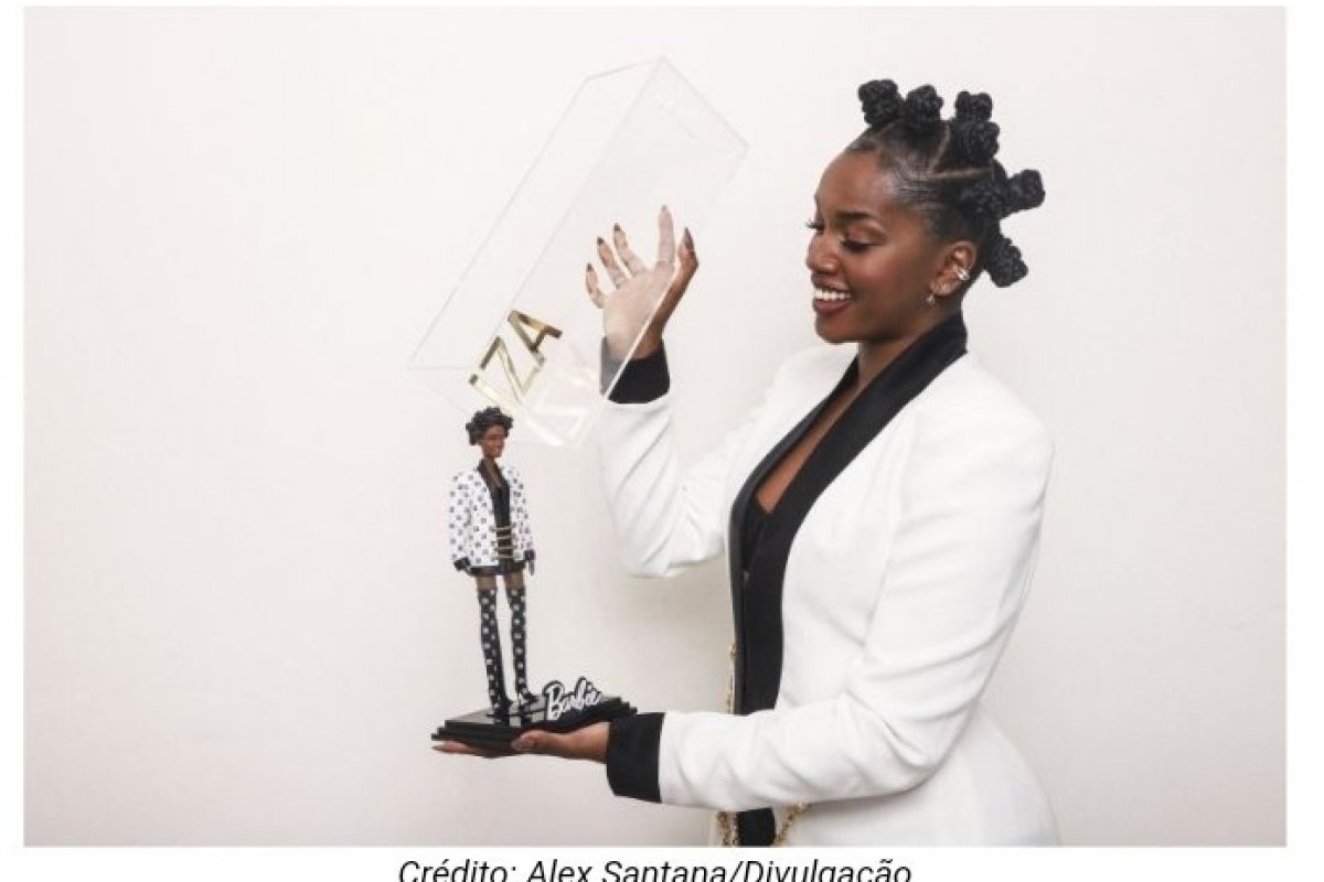 Cantora Iza vira Barbie!