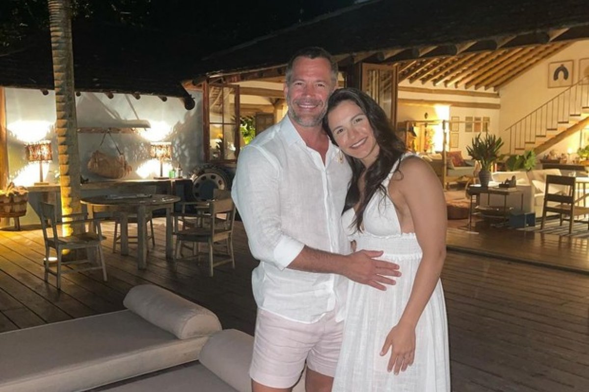 Sem os filhos, Malvino Salvador curte a Bahia com a esposa