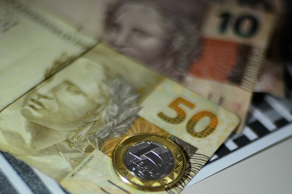 Caixa paga Auxílio Brasil a cadastrados de NIS final 4 nesta segunda (22)
