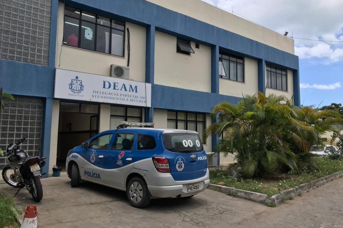 Homem é preso por agredir e promover 'sessão de tortura' contra esposa, em Salvador