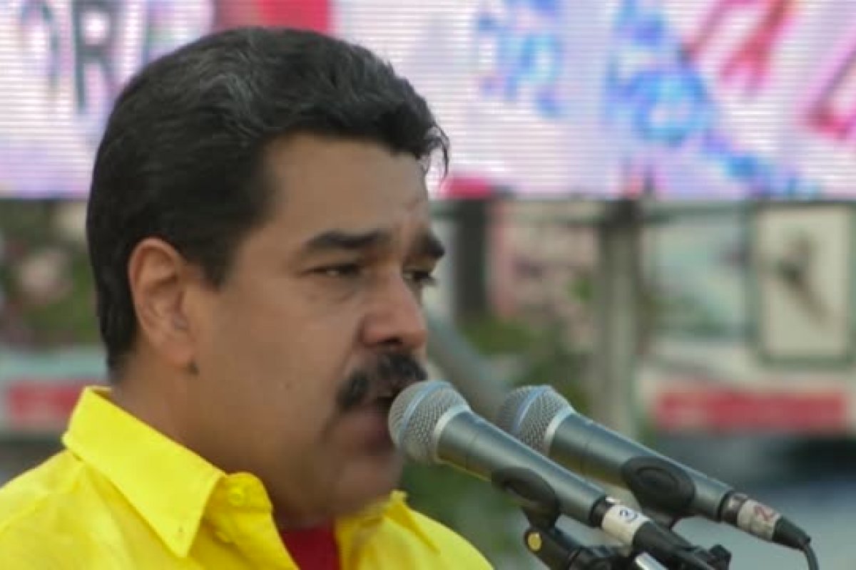 Governo de Maduro elege 20 dos 23 governadores na Venezuela