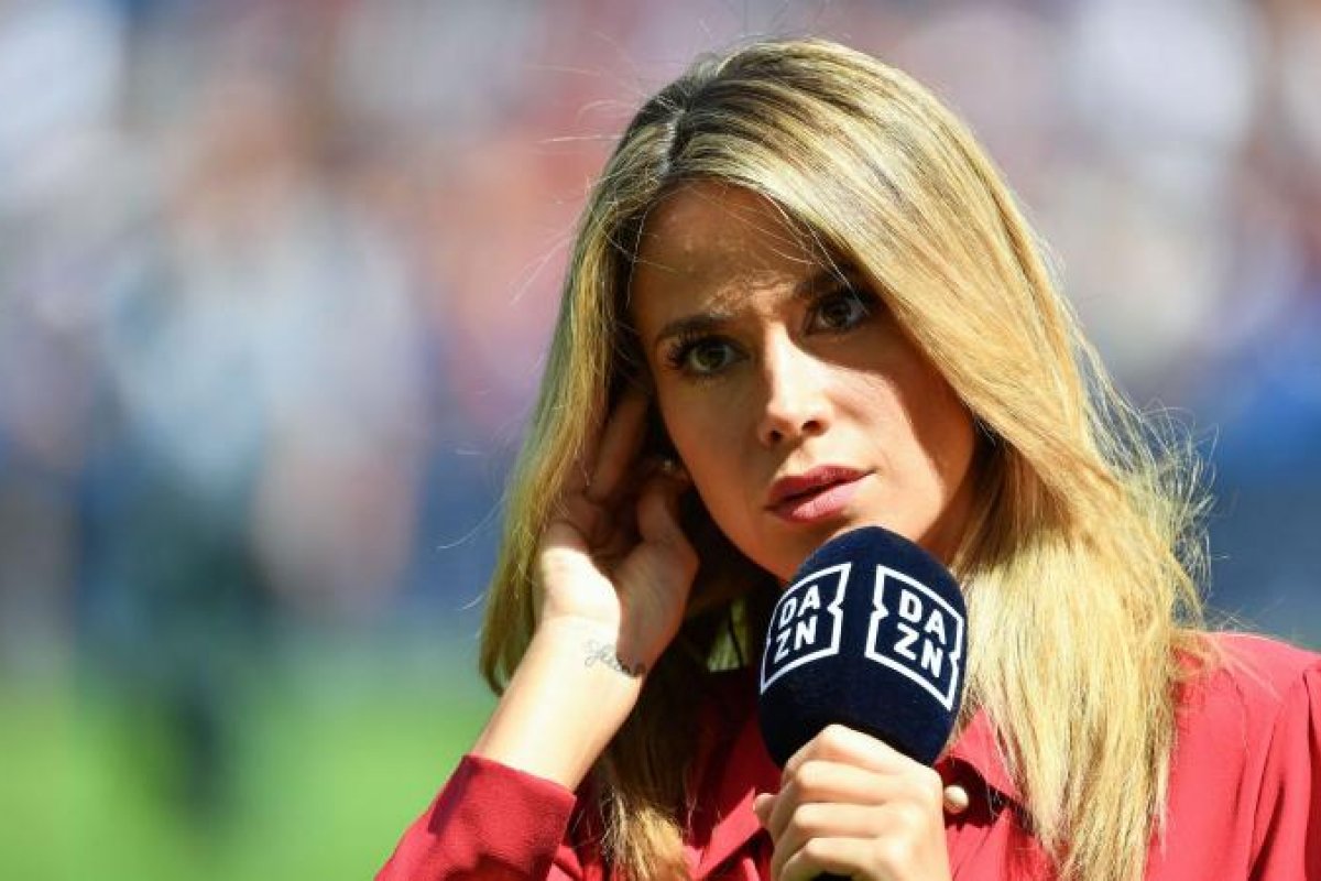 Jornalista de canal de streaming na Itália é vitima de machismo