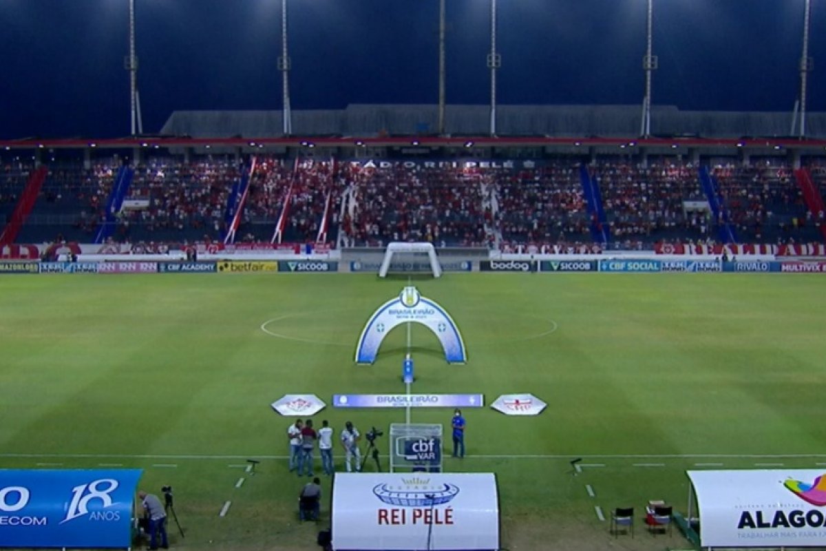 Vitória perde para CRB e precisará de combinação de resultados para não cair para Série C