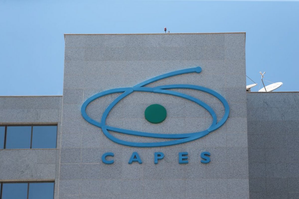 Lei sancionada abre crédito extra para pagamento de bolsas atrasadas da Capes