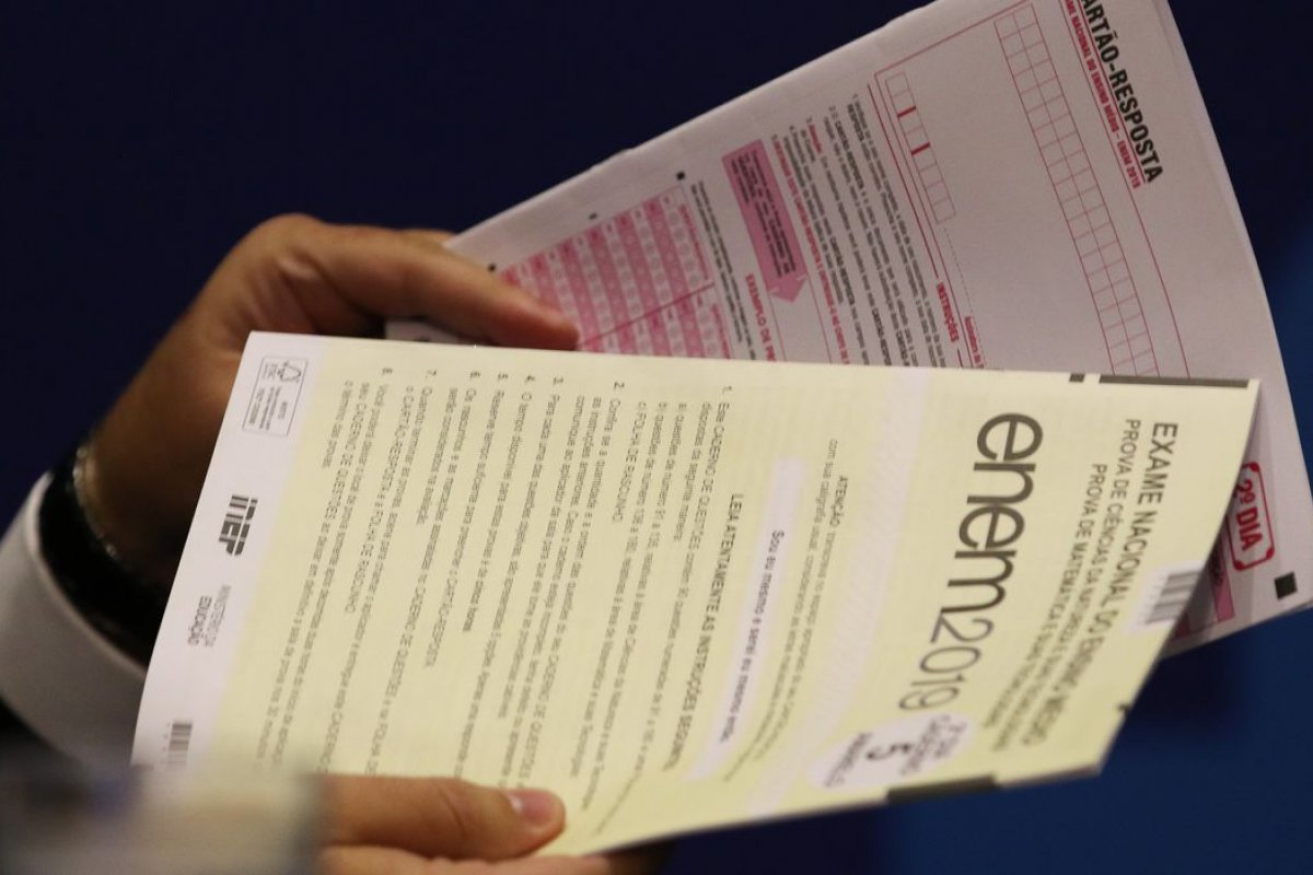 Estudantes com covid-19 podem pedir reaplicação da prova do Enem