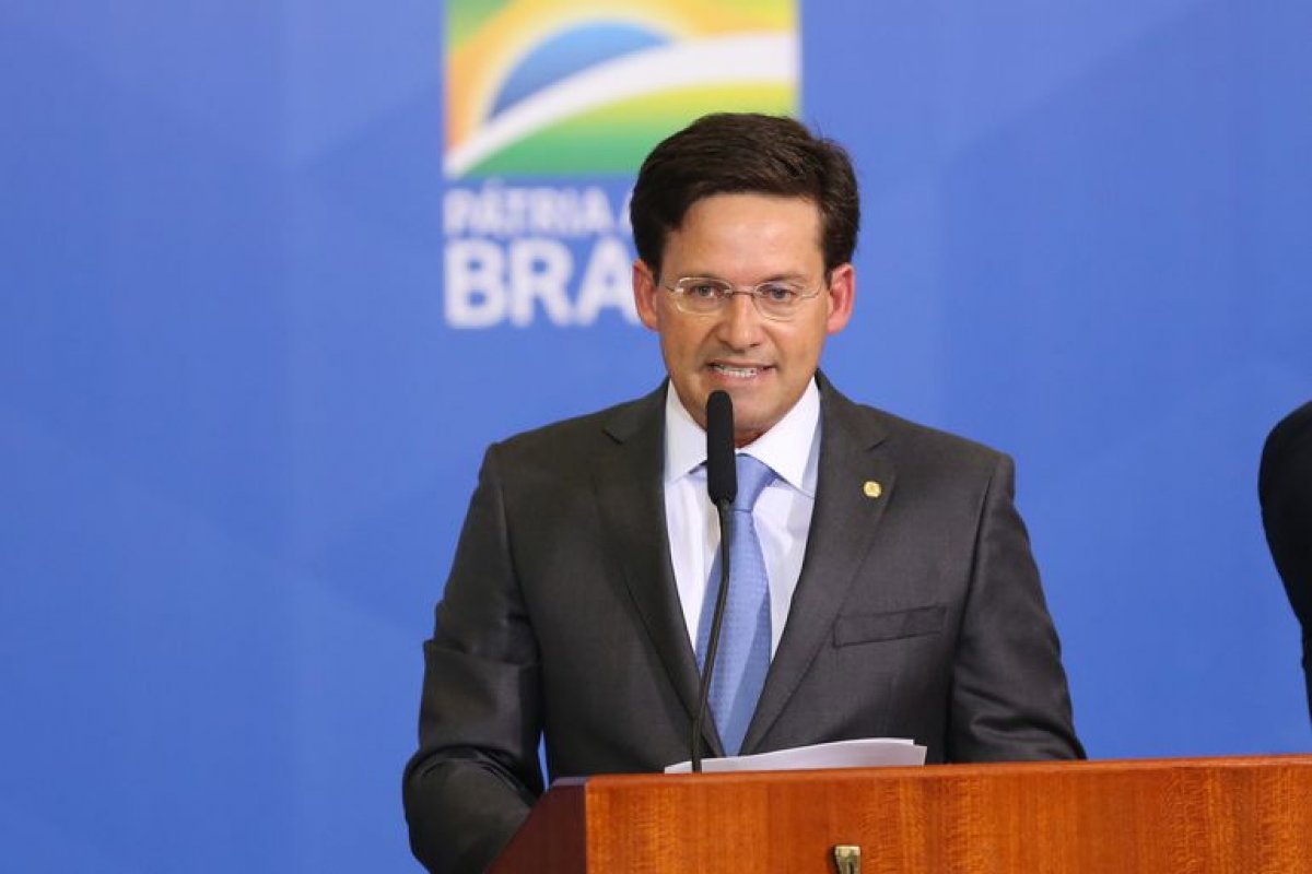 ‘Nome mudou para Auxílio Brasil porque produto é outro’, diz João Roma