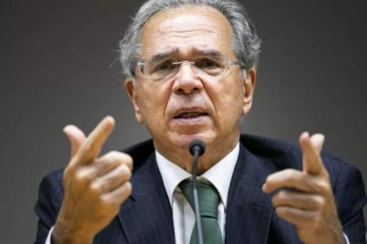 Guedes justifica offshore milionária em paraíso fiscal em sessão na Câmara